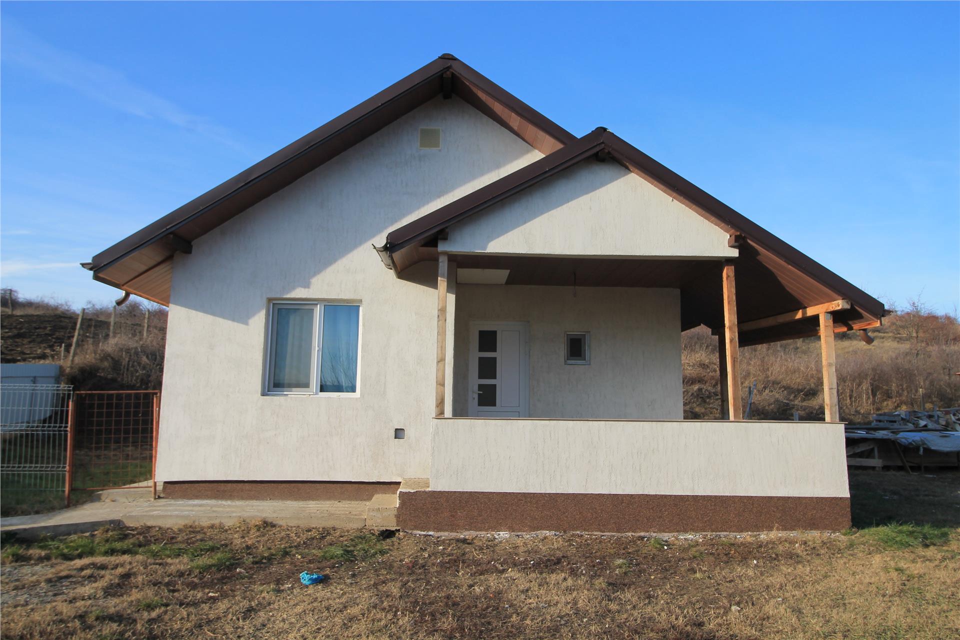 Casa de vanzare la tara Tomesti, 2 camere, 35000 EUR